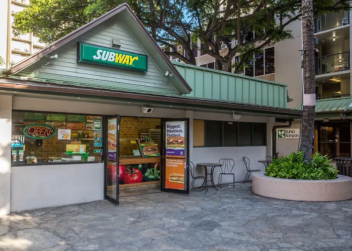 Kuhio Banyan Hotel (with Kitchenettes)